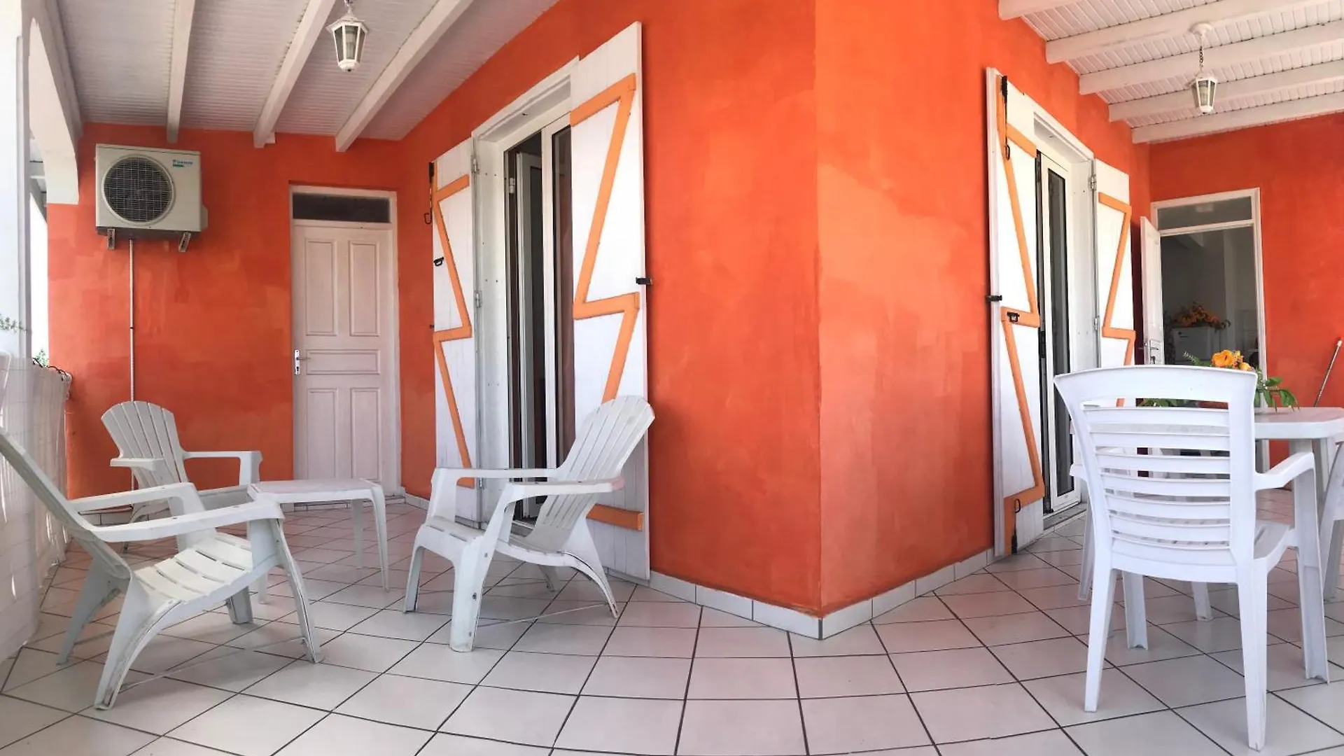 Appartamento Appartement Ideal, A Deux Pas De La Mer, De La Gare Maritime Et Du Centre-Ville Saint-Francois